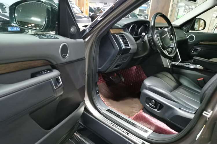 Used Land Rover Discovery 2017 3.0 SC V6 HSE Interior 2