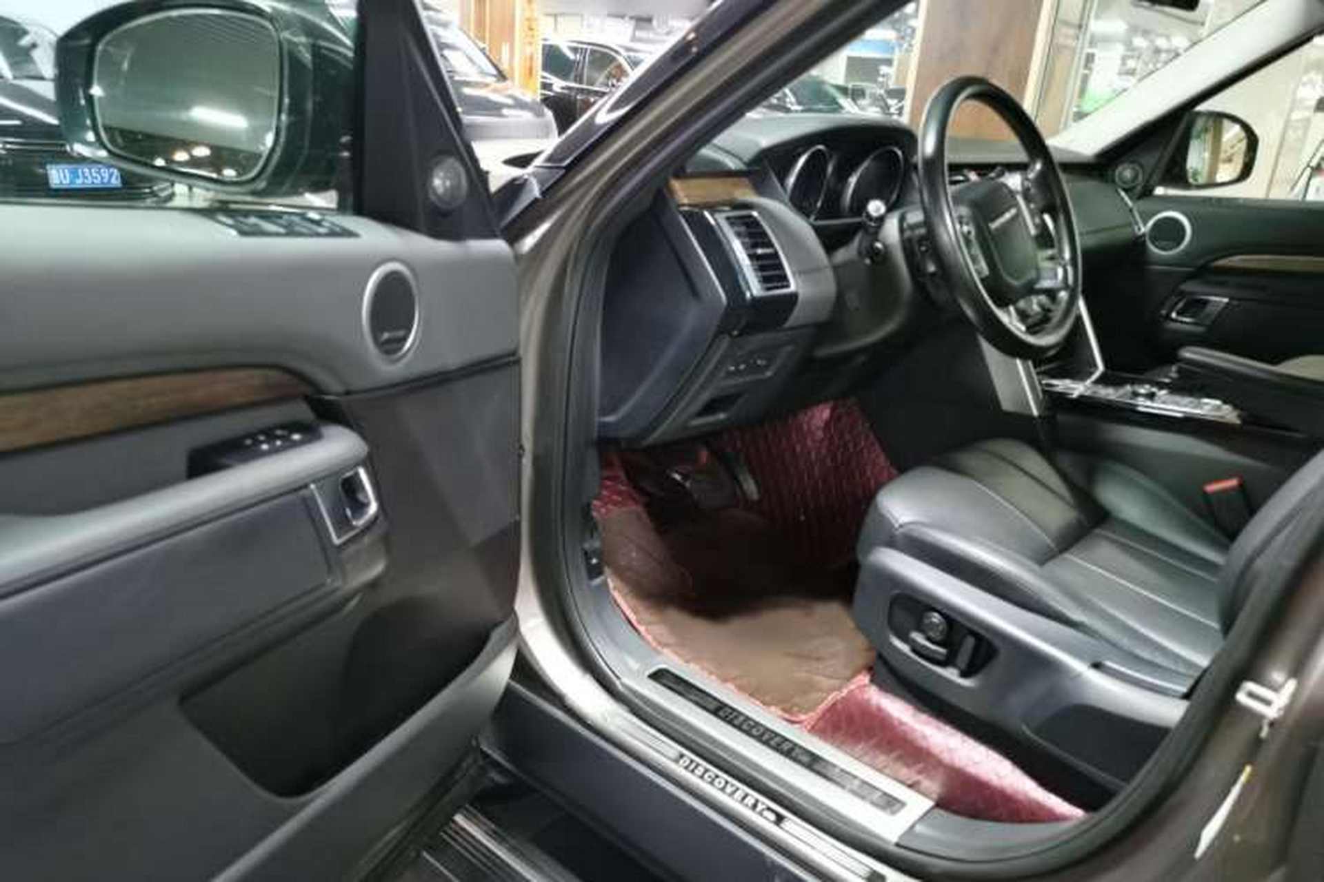 Used Land Rover Discovery 2017 3.0 SC V6 HSE Interior 2