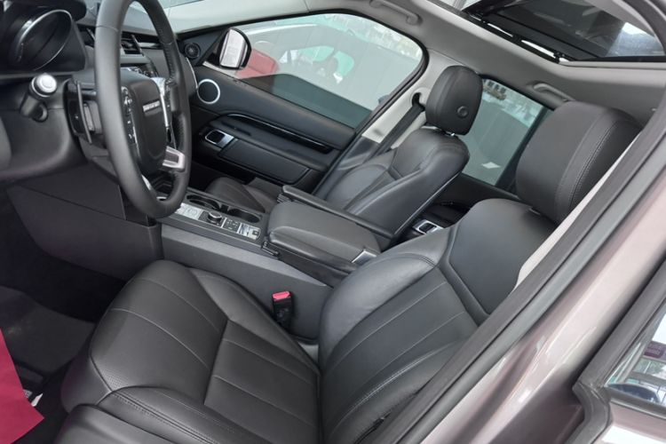 Used Land Rover Discovery 2017 3.0 SC V6 SE Interior 3