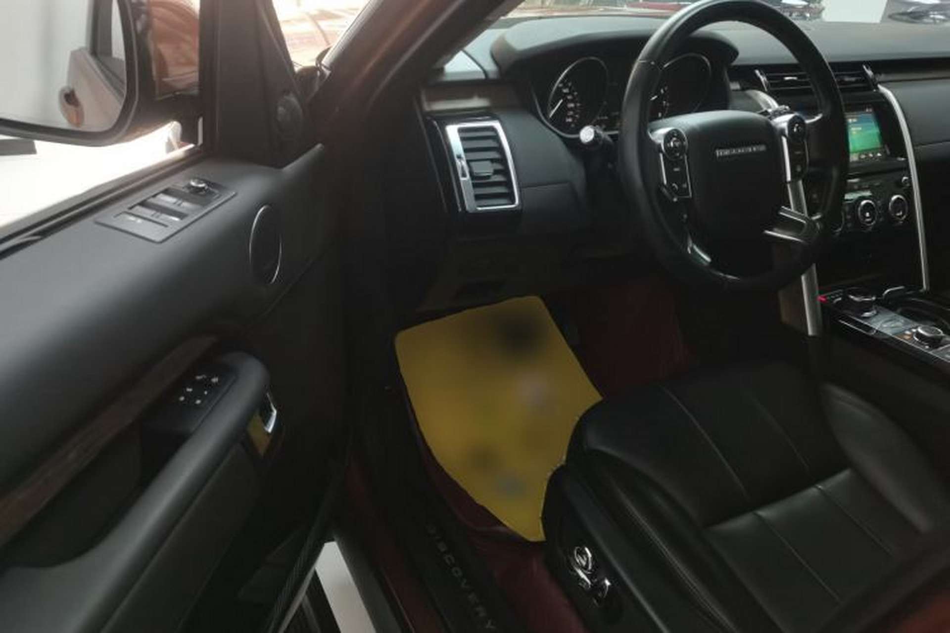 Used Land Rover Discovery 2017 3.0 SC V6 HSE Interior 3