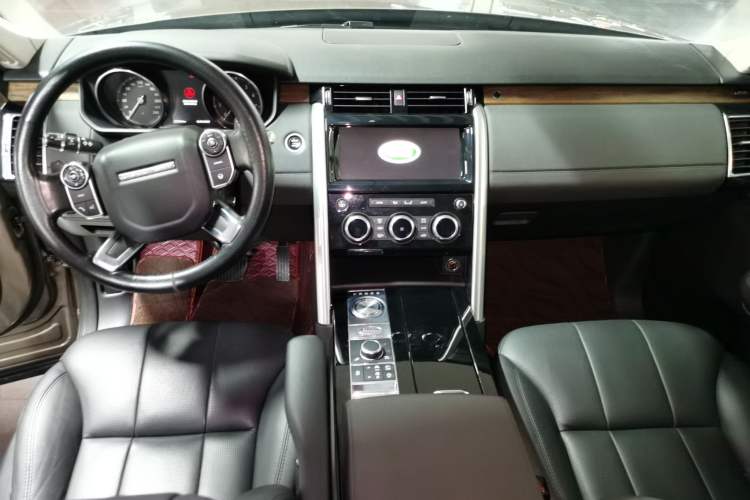 Used Land Rover Discovery 2017 3.0 SC V6 HSE Interior 3