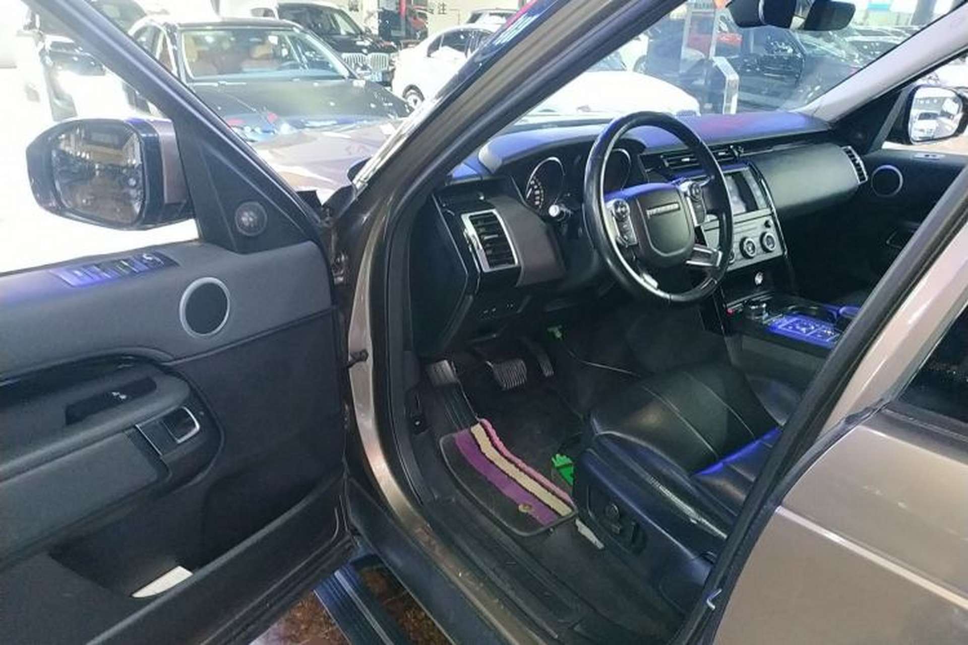 Used Land Rover Discovery 2017 3.0 SC V6 S Interior 3