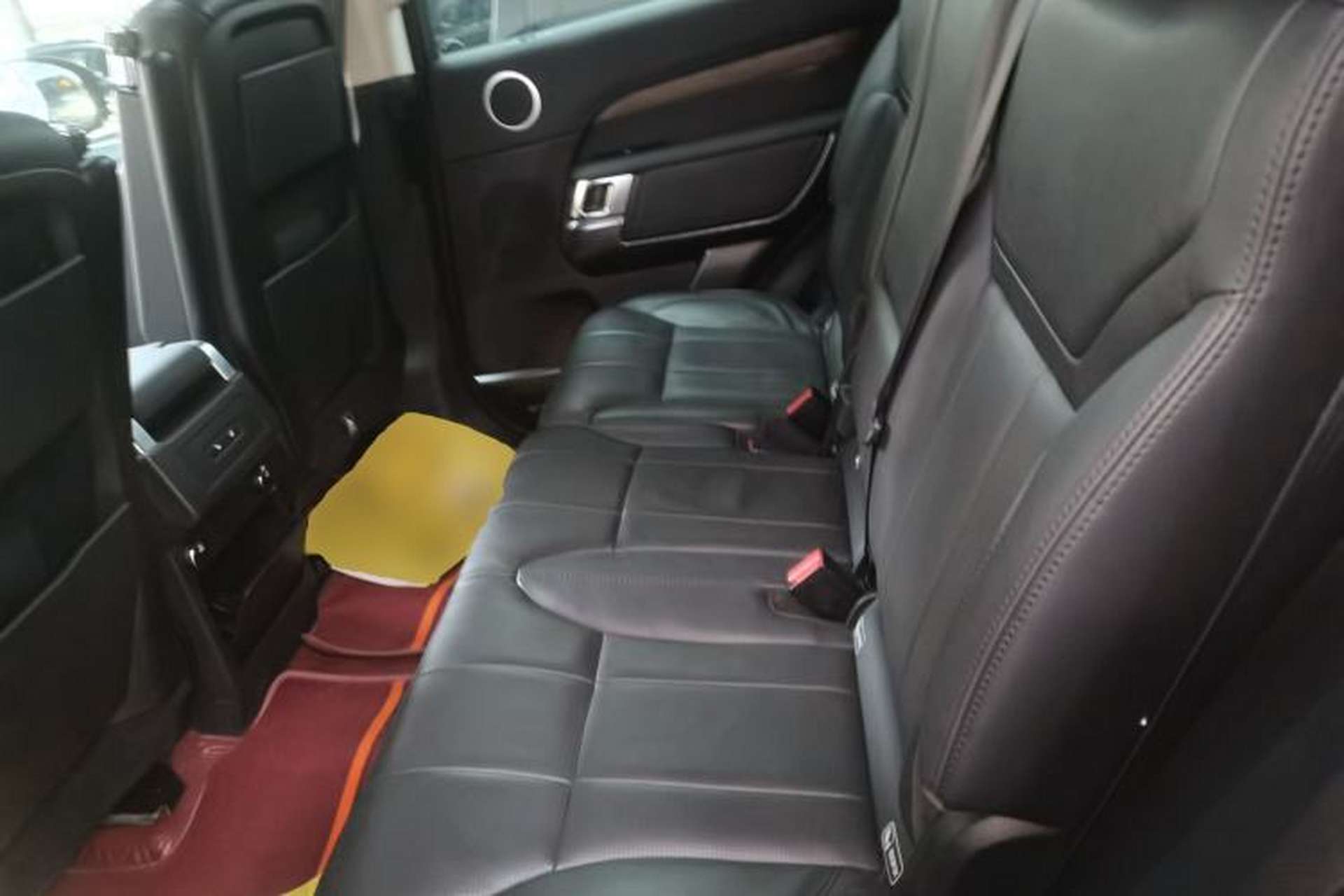 Used Land Rover Discovery 2017 3.0 SC V6 HSE Interior 4