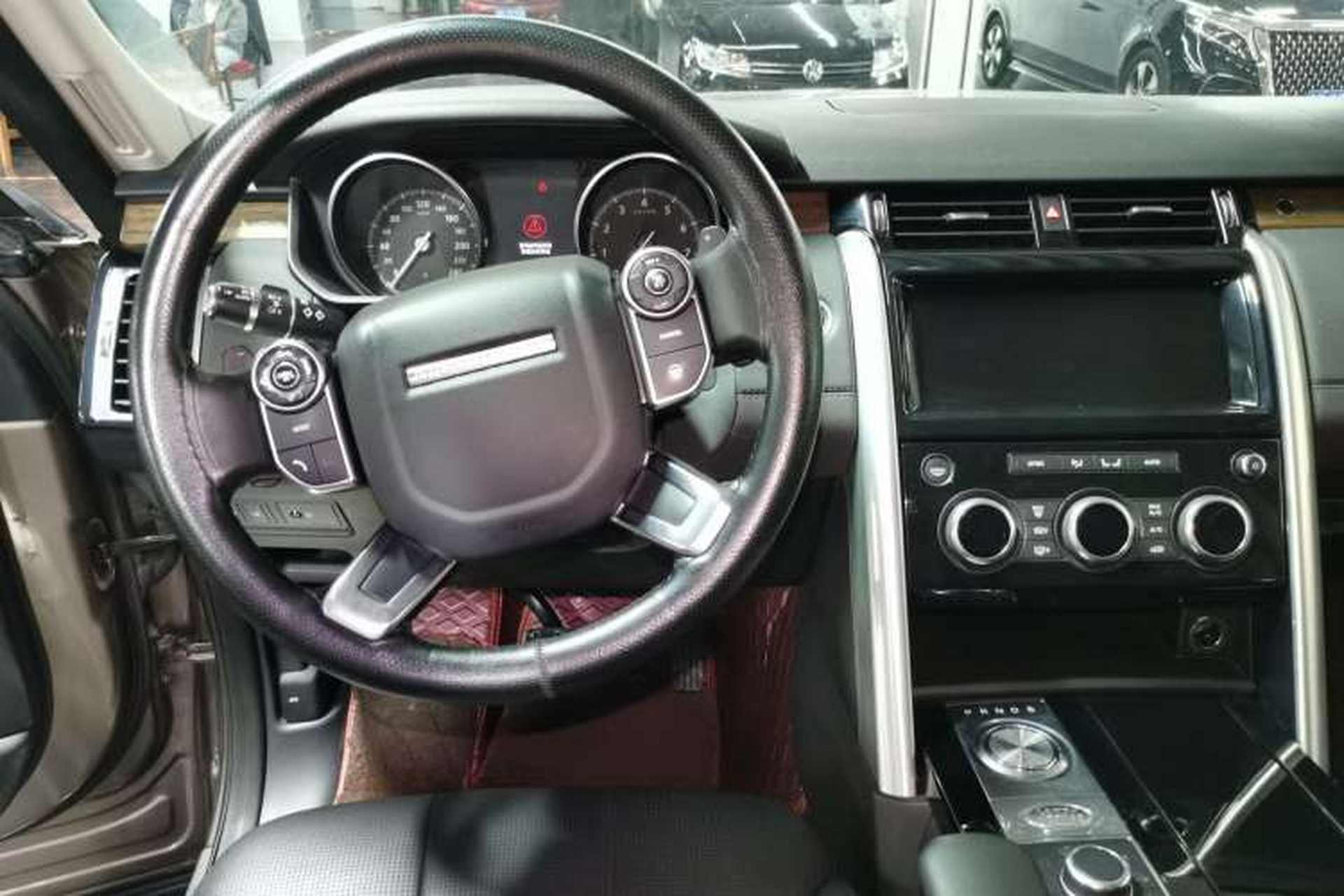 Used Land Rover Discovery 2017 3.0 SC V6 HSE Interior 4