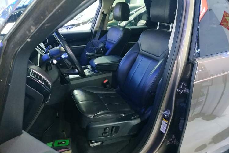 Used Land Rover Discovery 2017 3.0 SC V6 S Left Front Seat