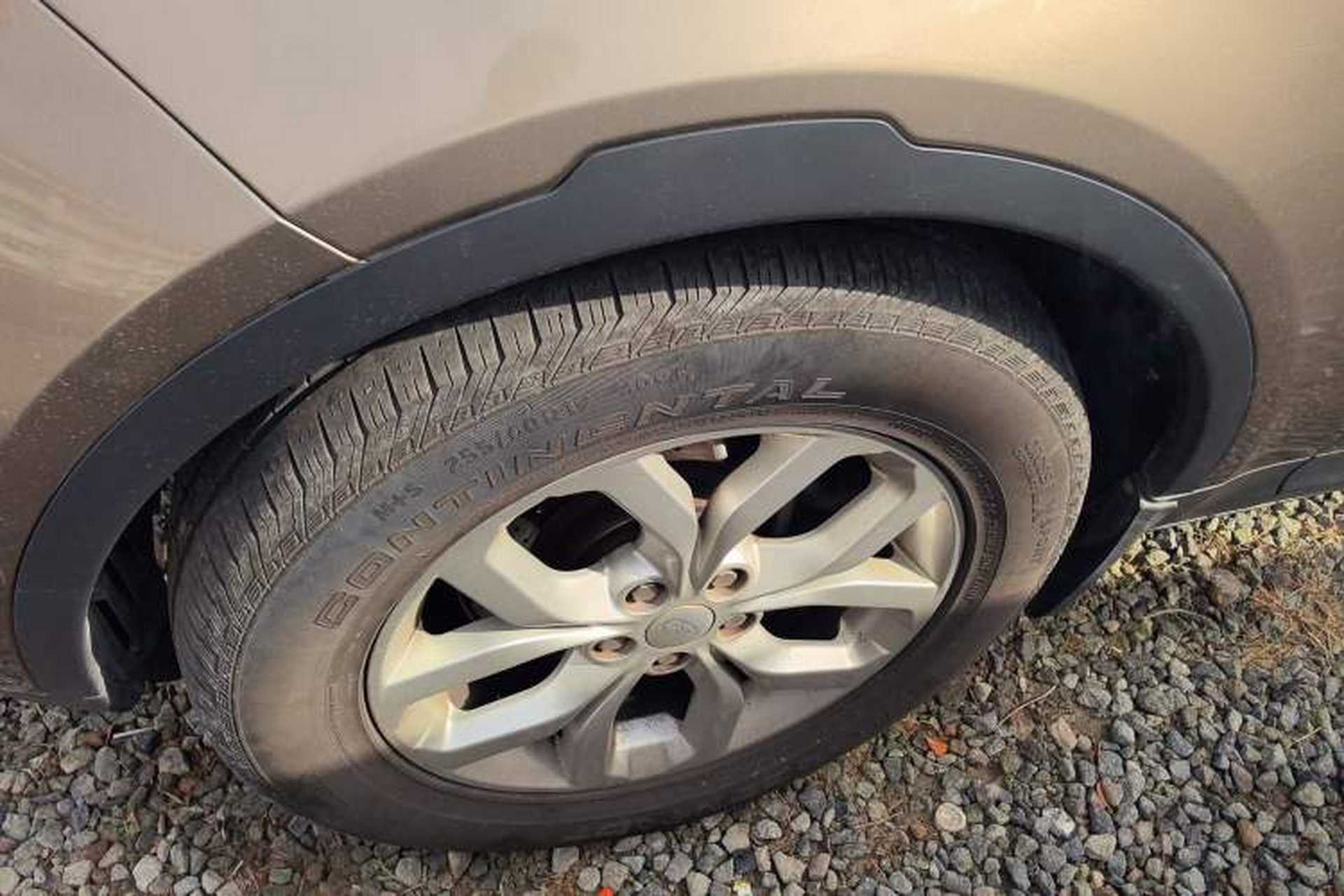 Used Land Rover Discovery 2017 3.0 SC V6 SE Left Front Wheel Hub