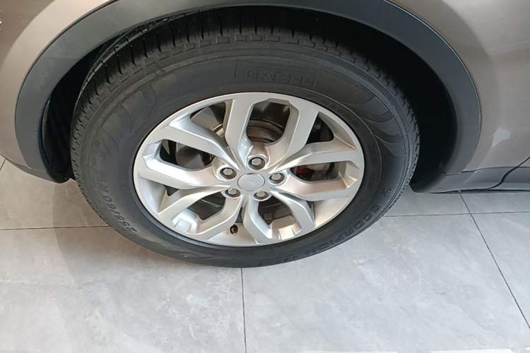Used Land Rover Discovery 2017 3.0 SC V6 SE Left Front Wheel Hub