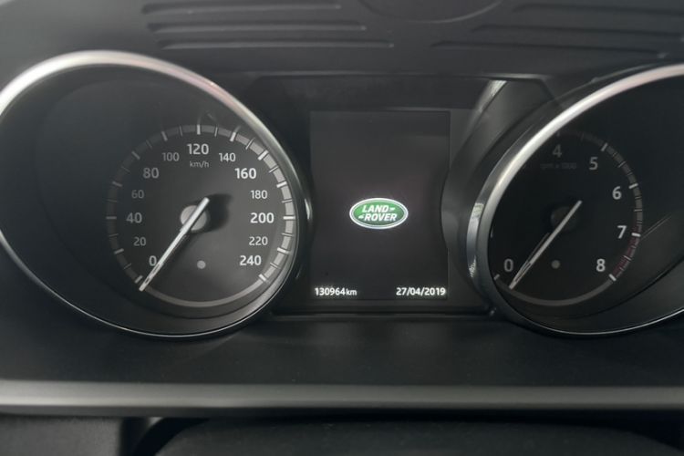 Used Land Rover Discovery 2017 3.0 SC V6 SE Odometer Close Up