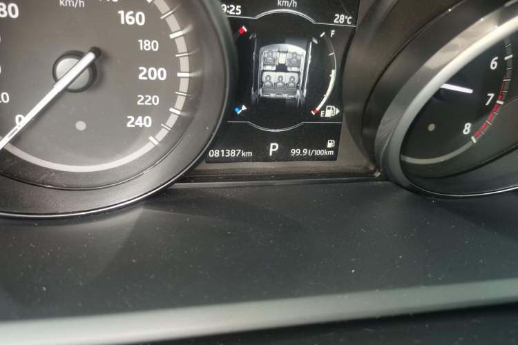 Used Land Rover Discovery 2017 3.0 SC V6 S Odometer Close Up