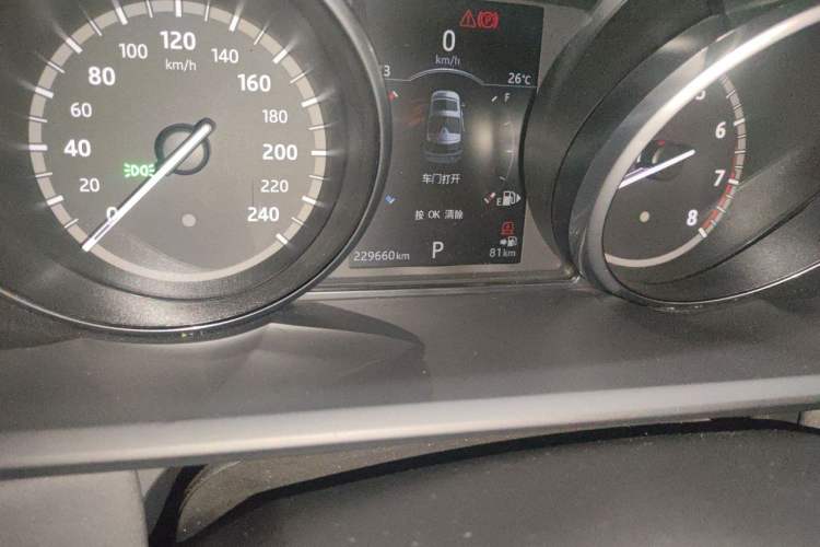 Used Land Rover Discovery 2017 3.0 SC V6 HSE Odometer Close Up