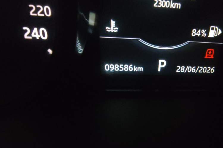 Used Land Rover Discovery 2017 3.0 SC V6 HSE Odometer Close Up