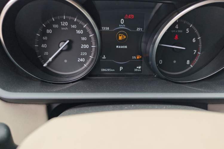 Used Land Rover Discovery 2017 3.0 SC V6 S Odometer Close Up