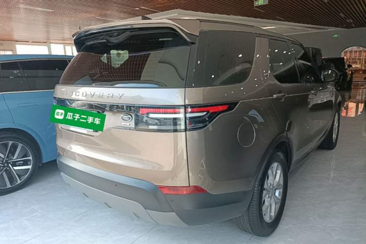 Used Land Rover Discovery 2017 3.0 SC V6 SE Rear Right 45 Deg