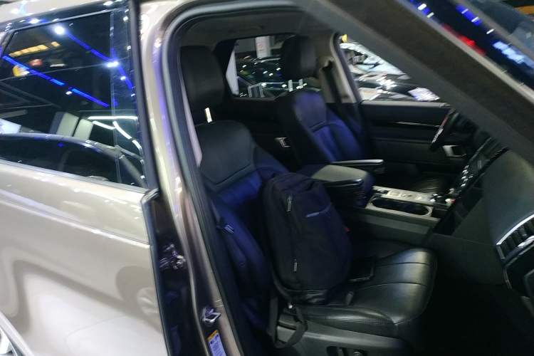 Used Land Rover Discovery 2017 3.0 SC V6 S Right Front Seat