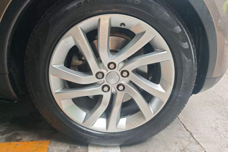 Used Land Rover Discovery 2017 3.0 SC V6 HSE Right Front Wheel Hub