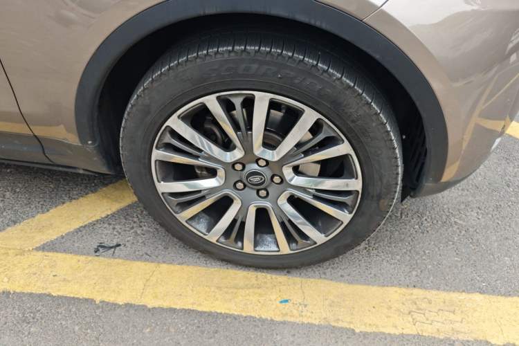 Used Land Rover Discovery 2017 3.0 SC V6 S Right Front Wheel Hub