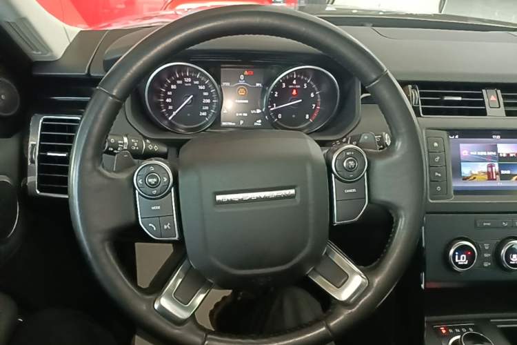 Used Land Rover Discovery 2017 3.0 SC V6 SE Steering Wheel