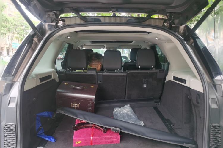 Used Land Rover Discovery 2017 3.0 SC V6 S Trunk