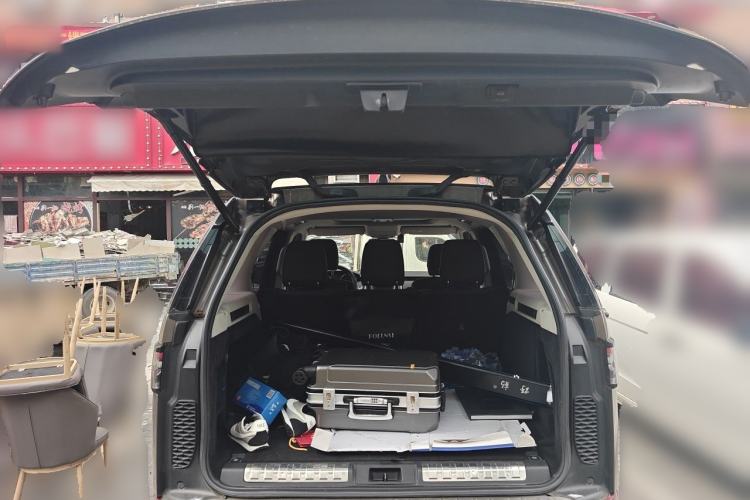 Used Land Rover Discovery 2017 3.0 SC V6 S Trunk