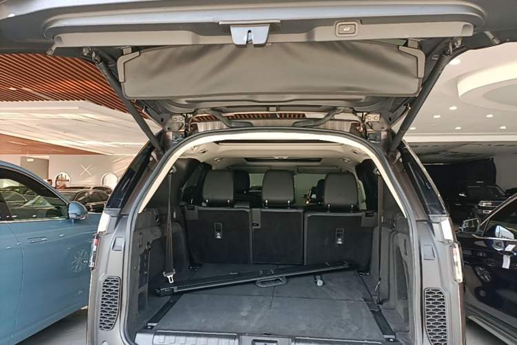 Used Land Rover Discovery 2017 3.0 SC V6 SE Trunk