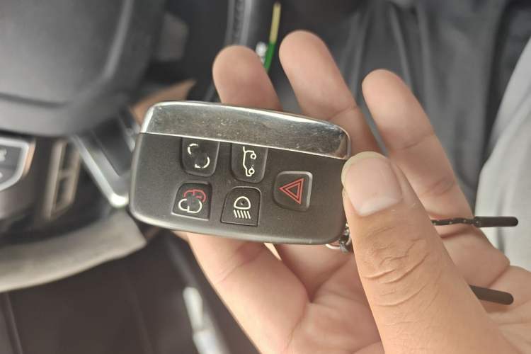 Used Land Rover Discovery 2017 3.0 SC V6 S Vehicle Key