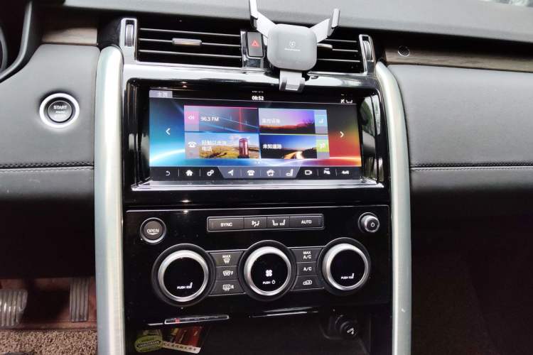 Used Land Rover Discovery 2017 3.0 SC V6 HSE Audio And AC Panel