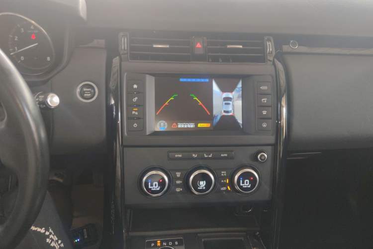Used Land Rover Discovery 2017 3.0 SC V6 S Audio And AC Panel