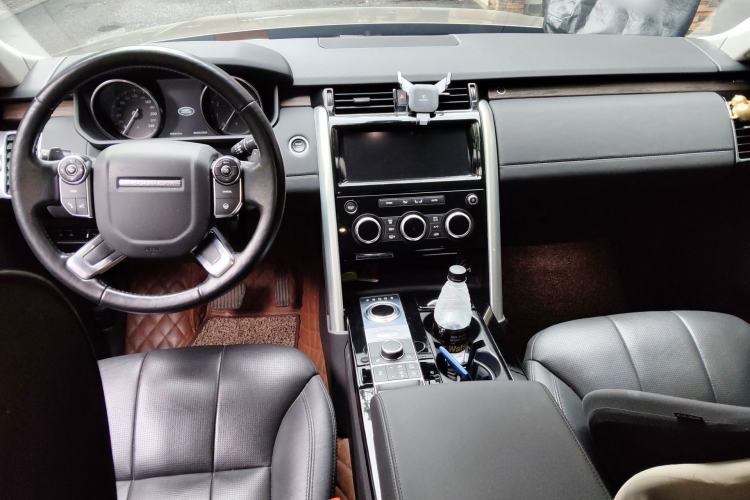Used Land Rover Discovery 2017 3.0 SC V6 HSE Center Console