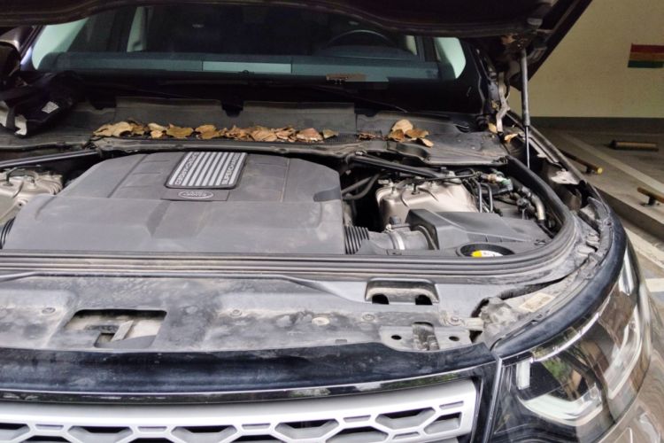 Used Land Rover Discovery 2017 3.0 SC V6 HSE Engine Bay Left