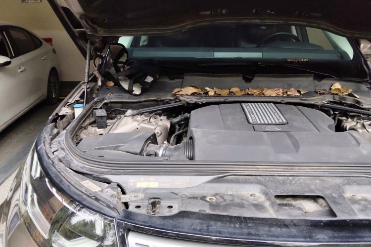 Used Land Rover Discovery 2017 3.0 SC V6 HSE Engine Bay Right
