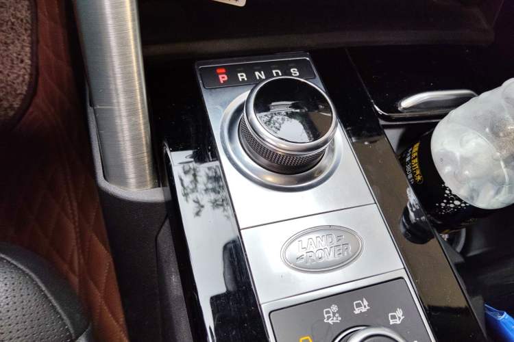 Used Land Rover Discovery 2017 3.0 SC V6 HSE Gear Lever