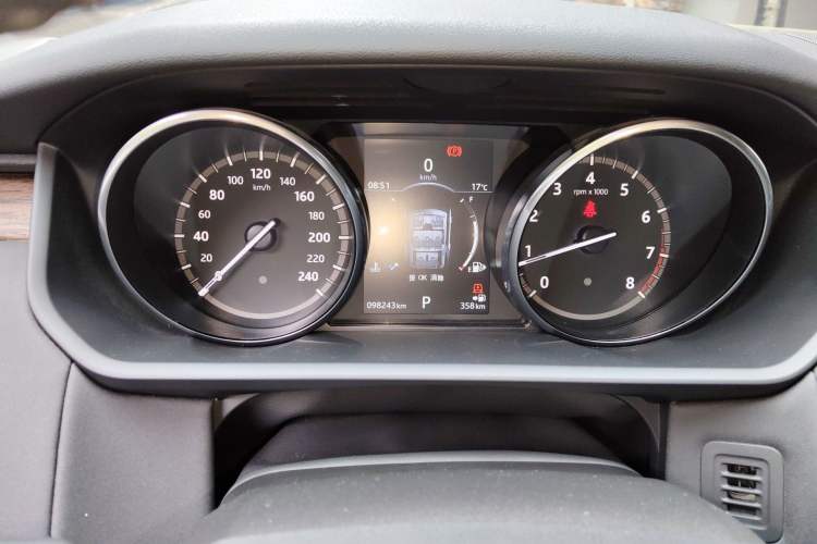Used Land Rover Discovery 2017 3.0 SC V6 HSE Instrument Cluster
