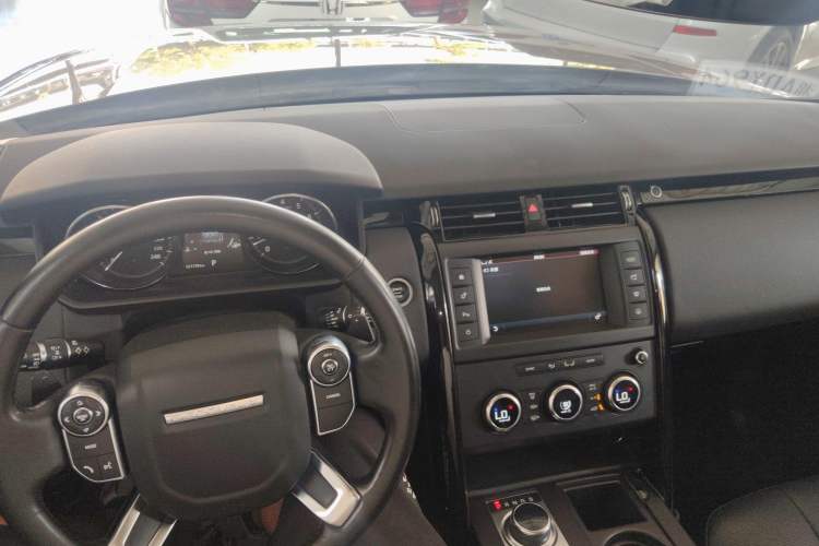 Used Land Rover Discovery 2017 3.0 SC V6 S Interior 2