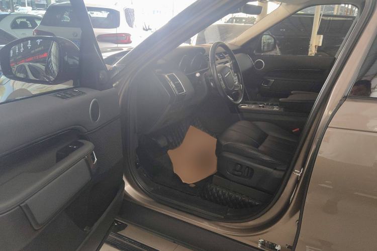 Used Land Rover Discovery 2017 3.0 SC V6 S Interior 3