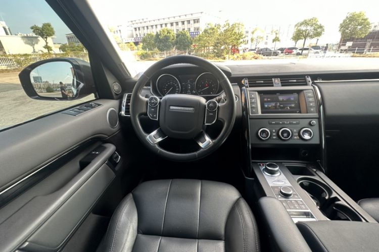 Used Land Rover Discovery 2017 3.0 SC V6 S Interior 6