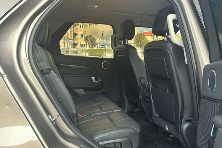 Used Land Rover Discovery 2017 3.0 SC V6 S Interior 8