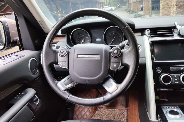 Used Land Rover Discovery 2017 3.0 SC V6 HSE Steering Wheel