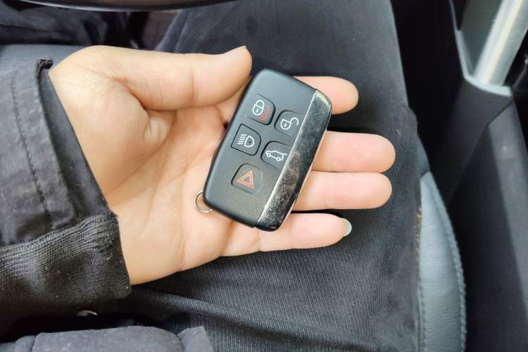 Used Land Rover Discovery 2017 3.0 SC V6 HSE Vehicle Key