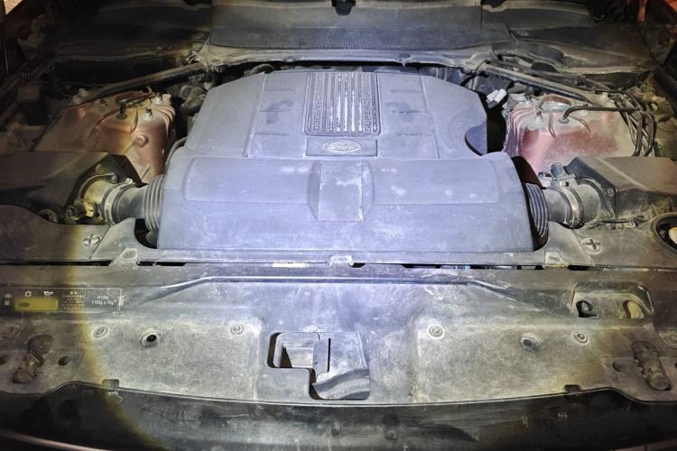 Used Land Rover Discovery 2017 3.0 SC V6 First Edition Limited Edition Engine Bay