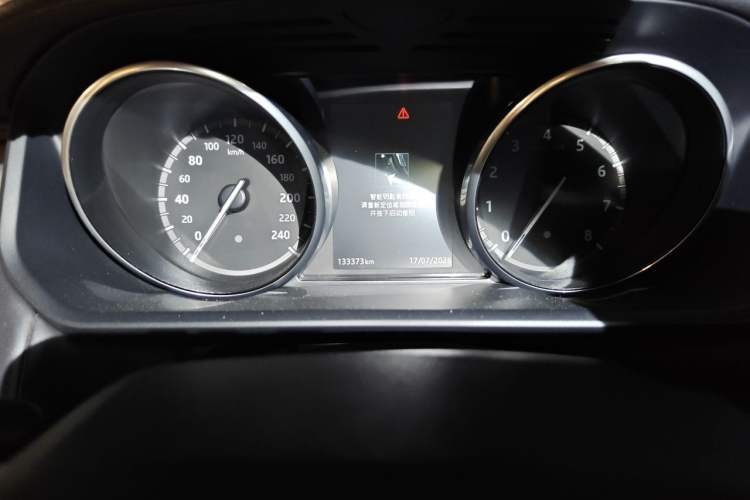 Used Land Rover Discovery 2017 3.0 SC V6 First Edition Limited Edition Odometer Close Up