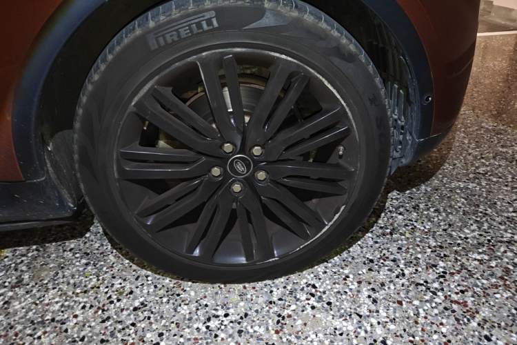 Used Land Rover Discovery 2017 3.0 SC V6 First Edition Limited Edition Right Front Wheel Hub