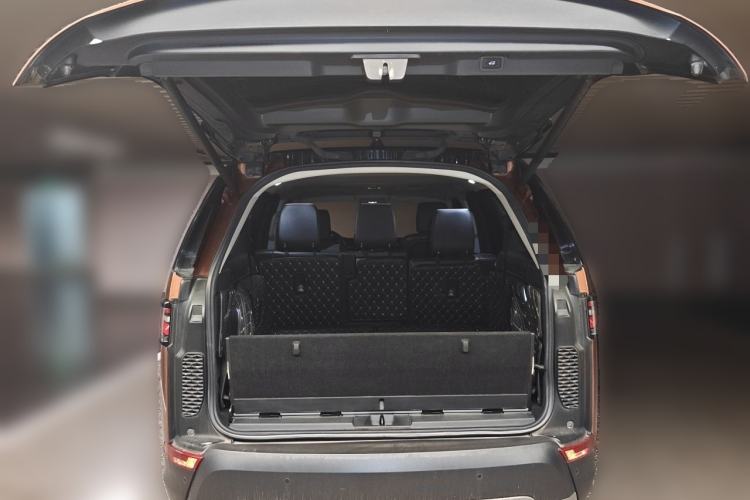 Used Land Rover Discovery 2017 3.0 SC V6 First Edition Limited Edition Trunk