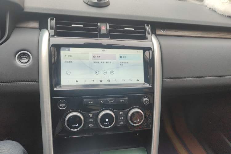 Used Land Rover Discovery 2017 3.0 SC V6 HSE Audio And AC Panel