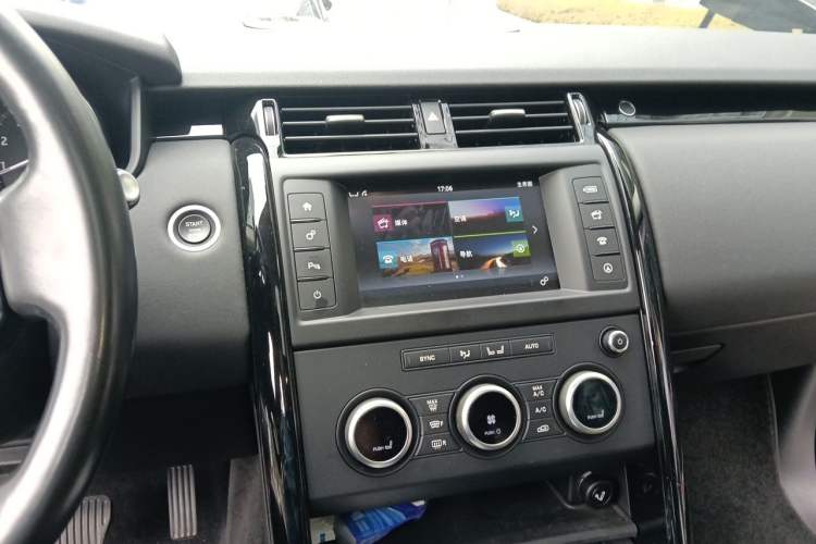 Used Land Rover Discovery 2017 3.0 SC V6 SE Audio And AC Panel