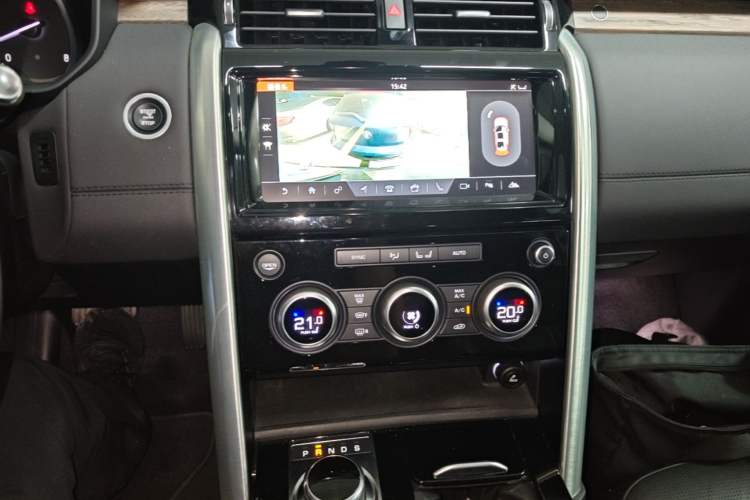 Used Land Rover Discovery 2017 3.0 SC V6 HSE Audio And AC Panel