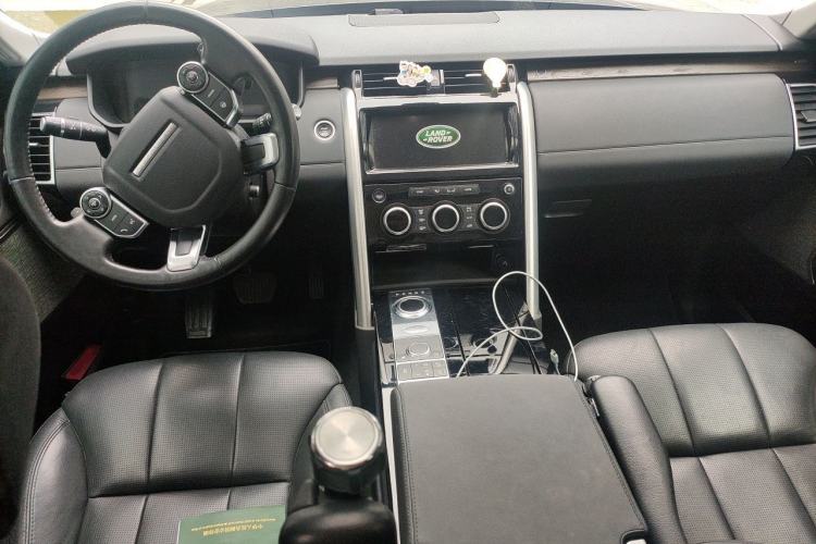 Used Land Rover Discovery 2017 3.0 SC V6 HSE Center Console