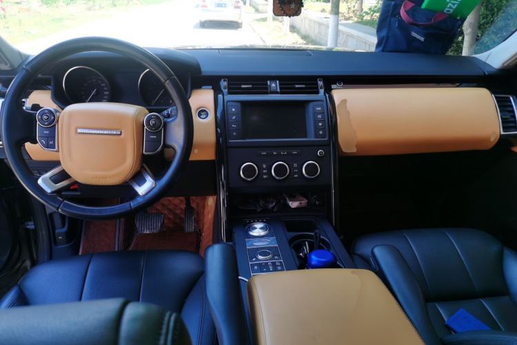 Used Land Rover Discovery 2017 3.0 SC V6 SE Center Console