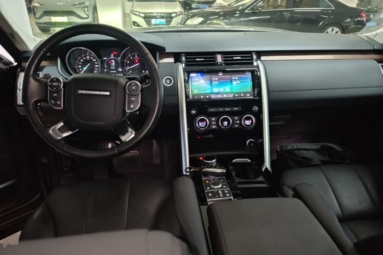 Used Land Rover Discovery 2017 3.0 SC V6 HSE Center Console