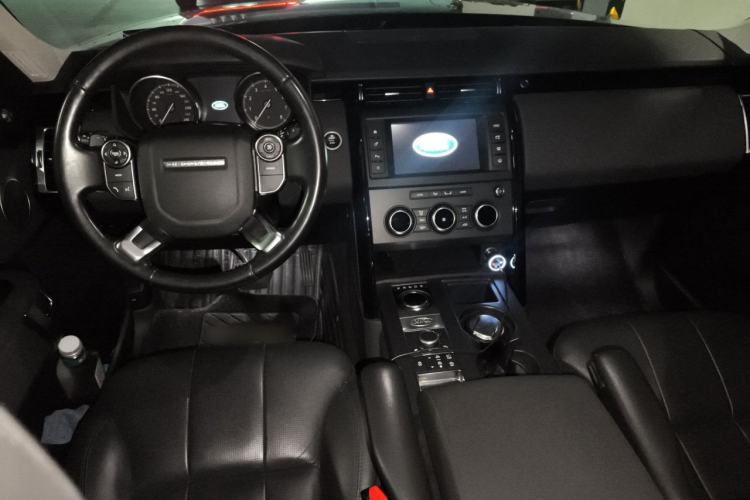 Used Land Rover Discovery 2017 3.0 SC V6 SE Center Console