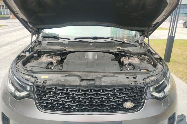 Used Land Rover Discovery 2017 3.0 SC V6 HSE Engine Bay